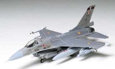 TAMIYA 60701 1:72 F-16 FIGHTING FALCON