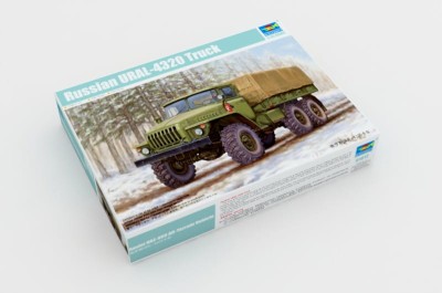 TRUMPETER 01012 1:35 Russian URAL-4320 Truck